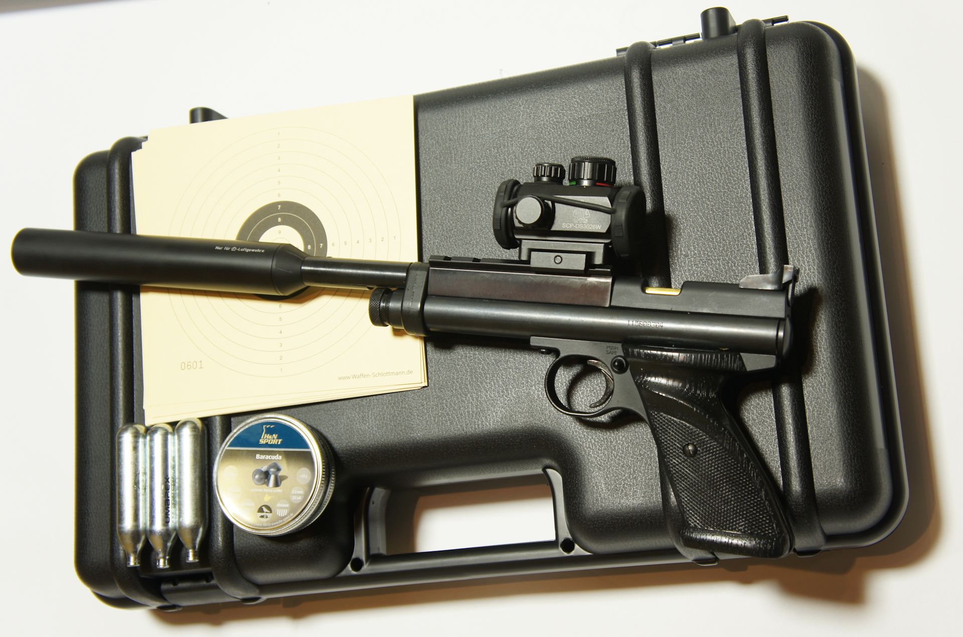 Crosman 2240 5,5mm Trophy RTU, als Set mit Schalldmpfer und Leuchtpunktvisier im Koffer