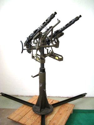 MG 42 / MG 53  Zwillingssockelllafette zur Fliegerabwehr
