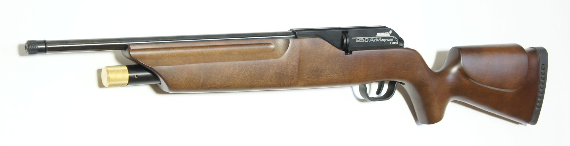 Montagebeispiele: 850 AirMagnum Classic Carbine SD mit Vorschlgen zu Optik und Dmpfer. Dank dem 2cm langen Anschlussgewinde auf dem Lauf (42cm) dieser Waffe, sind <a href=1168812.htm> Schalldmpfer </a>  zur Laufseele besonders przise fluchtend. Die abgebildete <a href=11301155-1145.htm> Optik UTG 3-9x32</a> kann ich als Zubehr sehr empfehlen. Infos zu Zubehr sehen Sie hier im text hinter den Links.