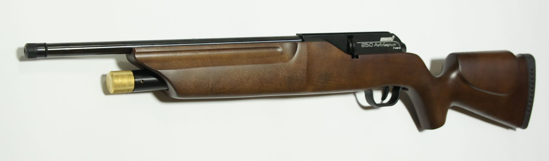 850 AirMagnum Classic Carbine mit Laufgewinde 0,5 Zoll UNF. Da Kimme und Korn wegen dem kurzem Lauf hier nicht vorhanden sind, muss man sich fr ein optisches Visier entscheiden.