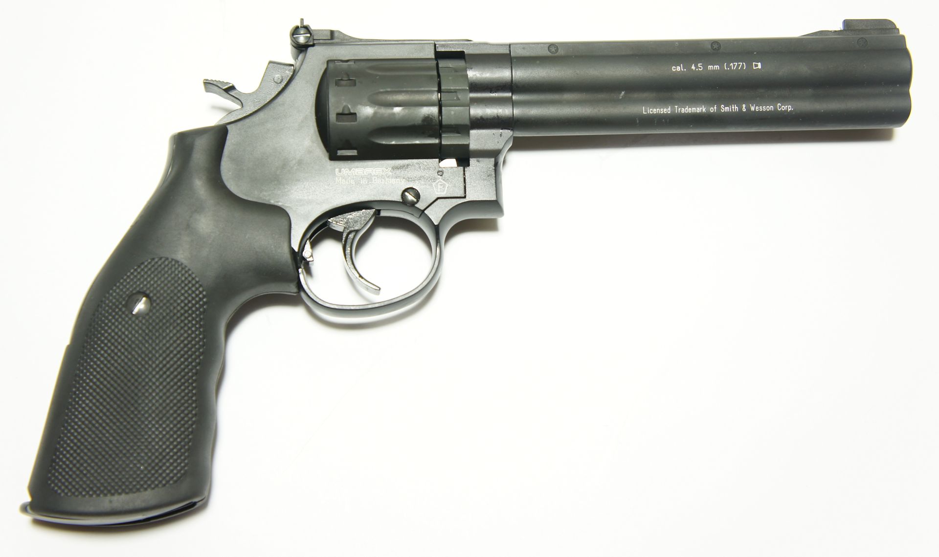 CO2 Revolver Smith & Wesson 586 von rechts