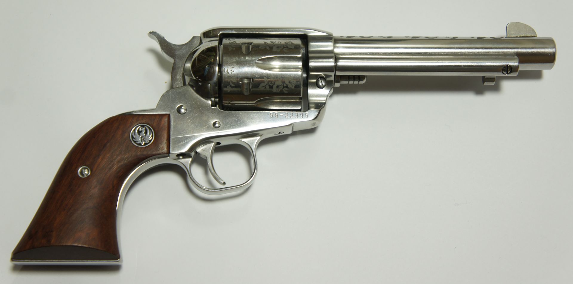 Zum Vergleich: Dieser erwerbsscheinpflichtige Ruger Vaquero basiert auf der Originalwaffe Colt Single Actiom Army