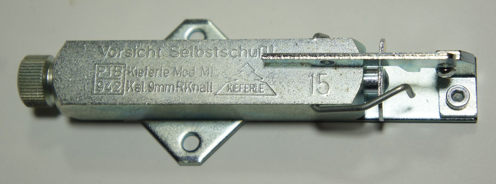 Als Alternative gibt es den Artikel  <a href=1900205.htm> Kieferle M1 Nr. 1900205 </a>  von der selben Herstellerfirma im Kaliber 9mm R Knall