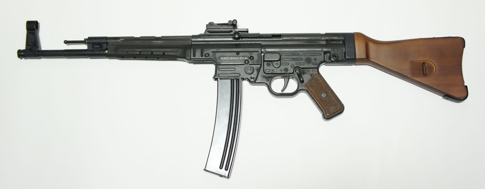 Salut- oder Schreckschusswaffe als Nachbau der legendären Stgw. 44  im Kaliber 9mm P.A.K.