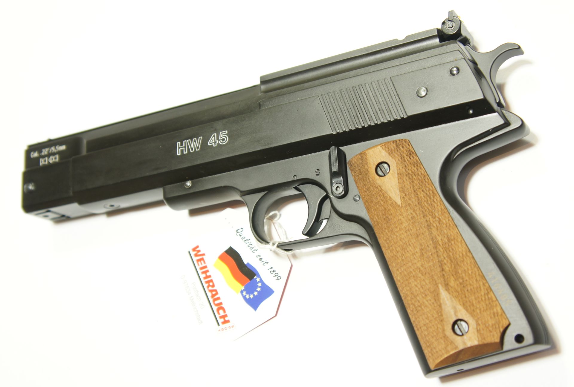  Luftpistole HW 45 in schwarz und mit hlzernen Griffschalen 