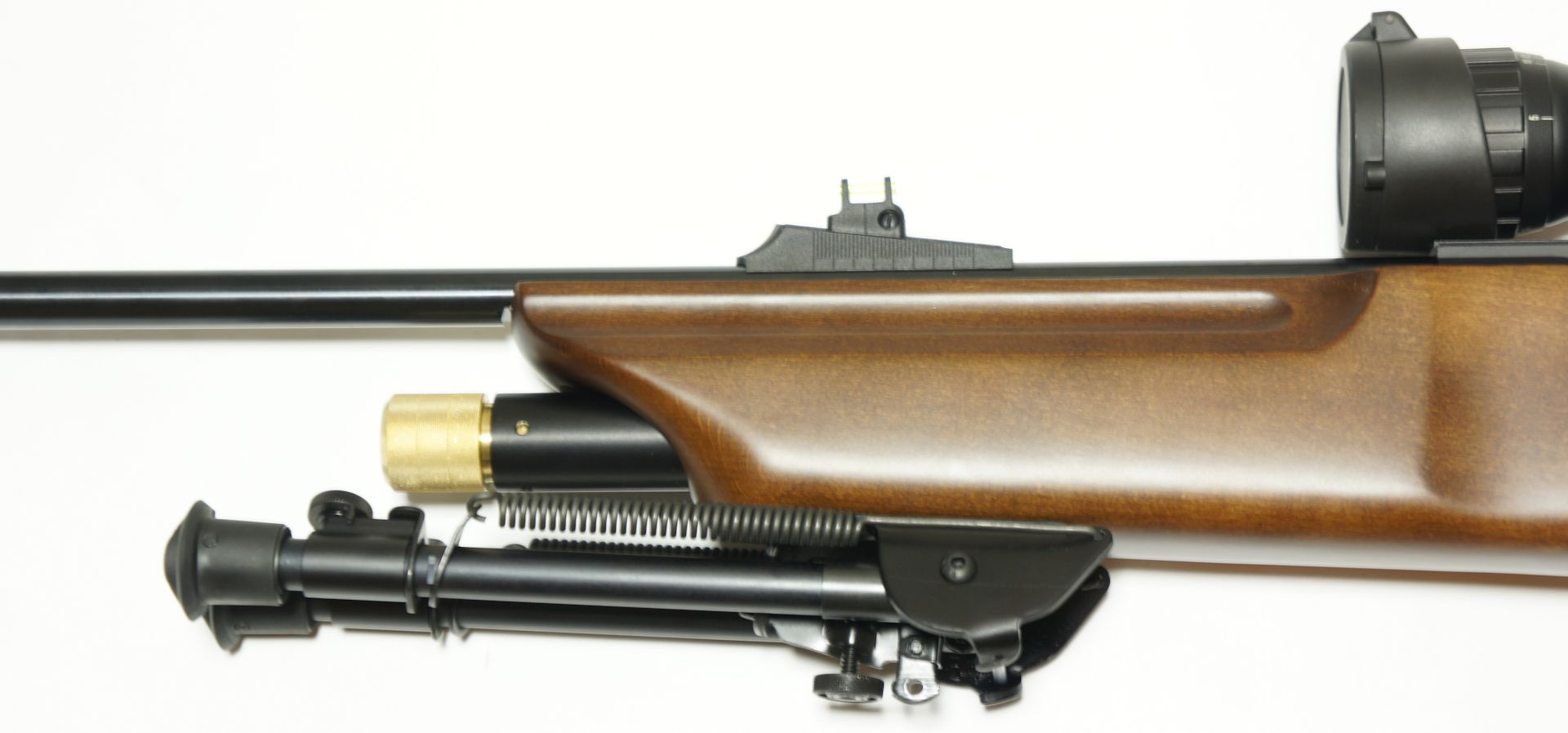 Montagebeispiel am CO2 Gewehr Hmmerli 850 Airmagnum. Das Zweibein ist qualitativ fr hochwertige Jagd- und Sportwaffen konzipiert