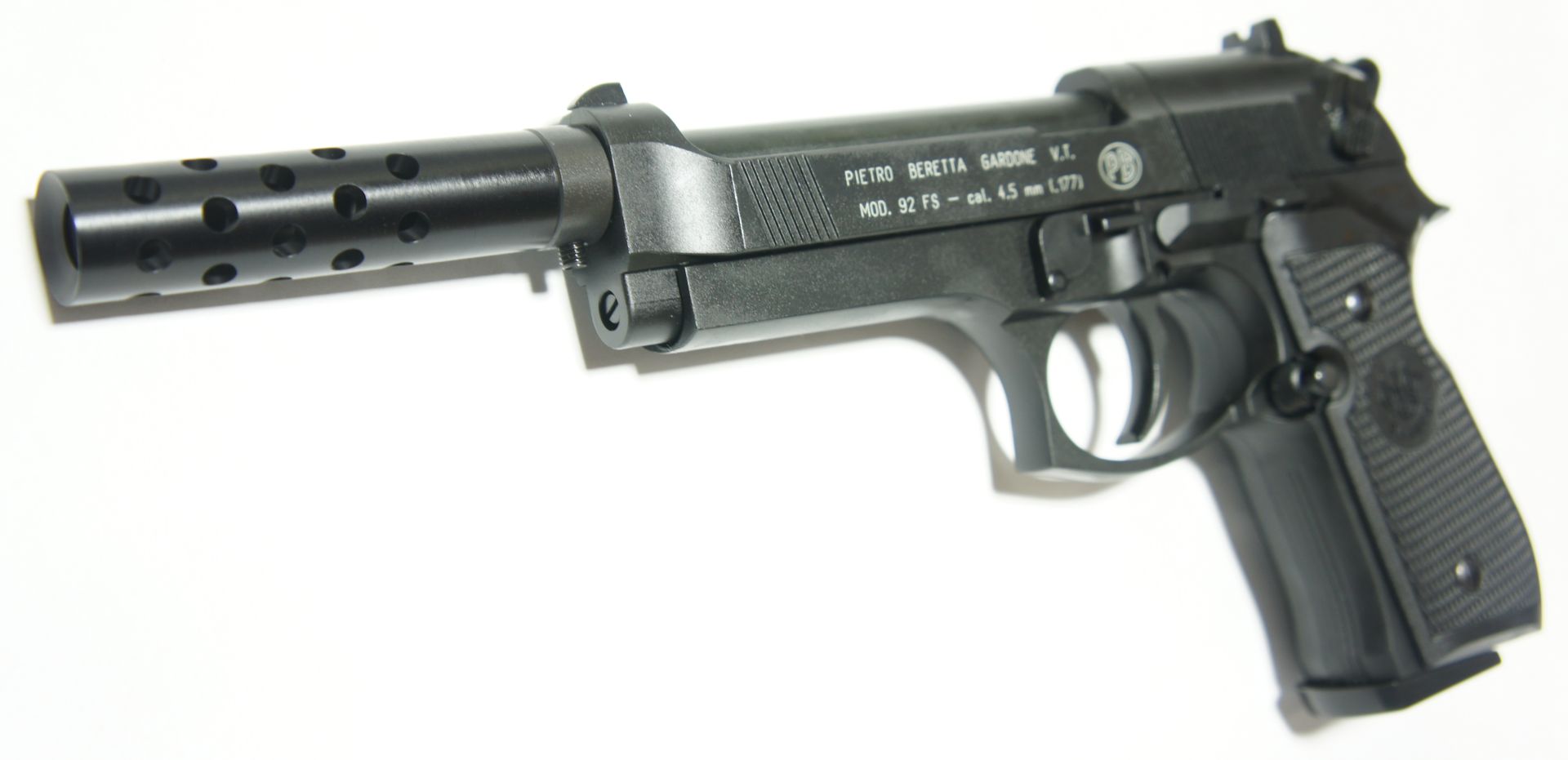 Montagebeispiel an der CO2 Pistole Beretta M92