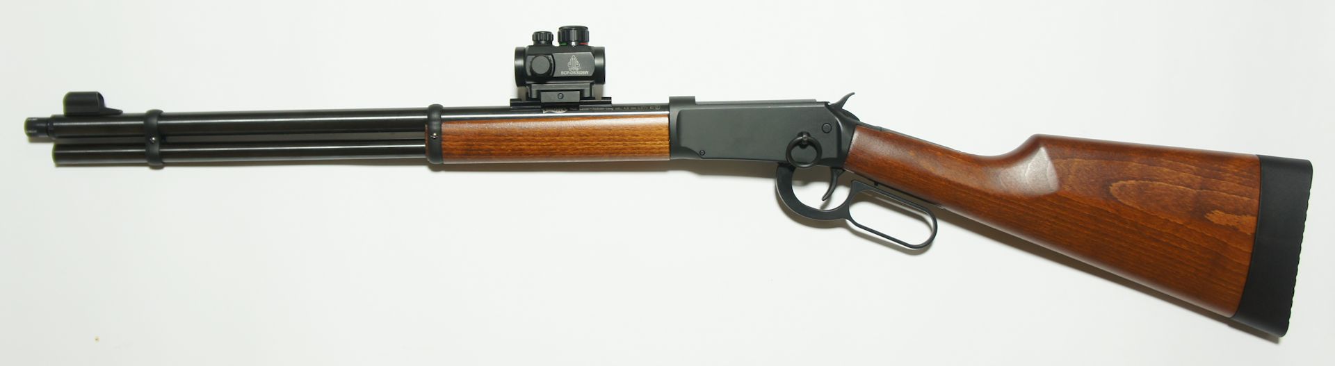 Montagebeispiel auf  <a href=1050341.htm>CO2 Gewehr Walter Leveraction </a>   mit Red Dot von UTG 