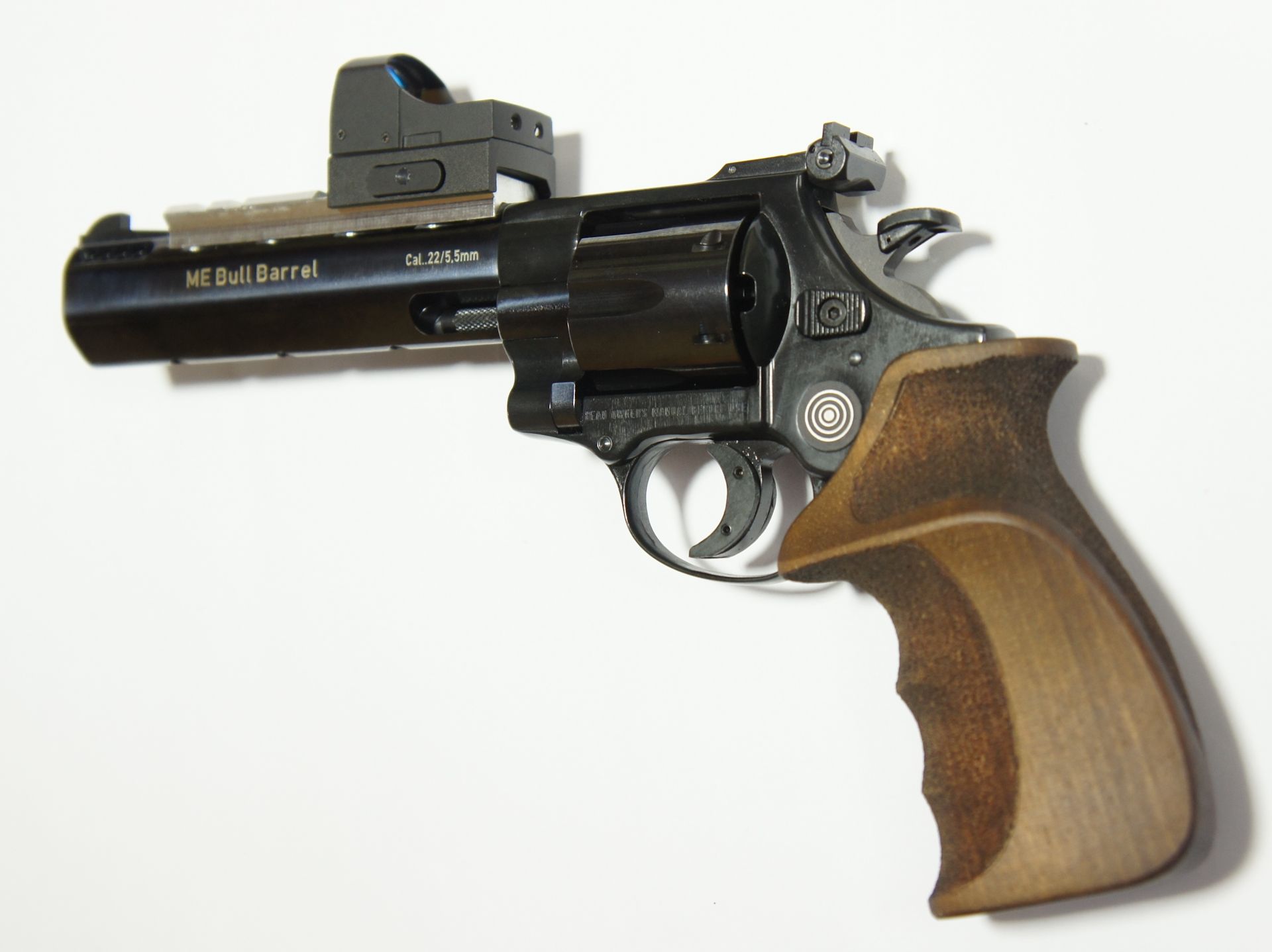 Montagebeispiel dieser Schiene am LEP Revolver <a href=1160505TaHo.htm>Bull Barrel Target </a>mit einem <a href=1130222-21.htm>Reflexvisier</a>