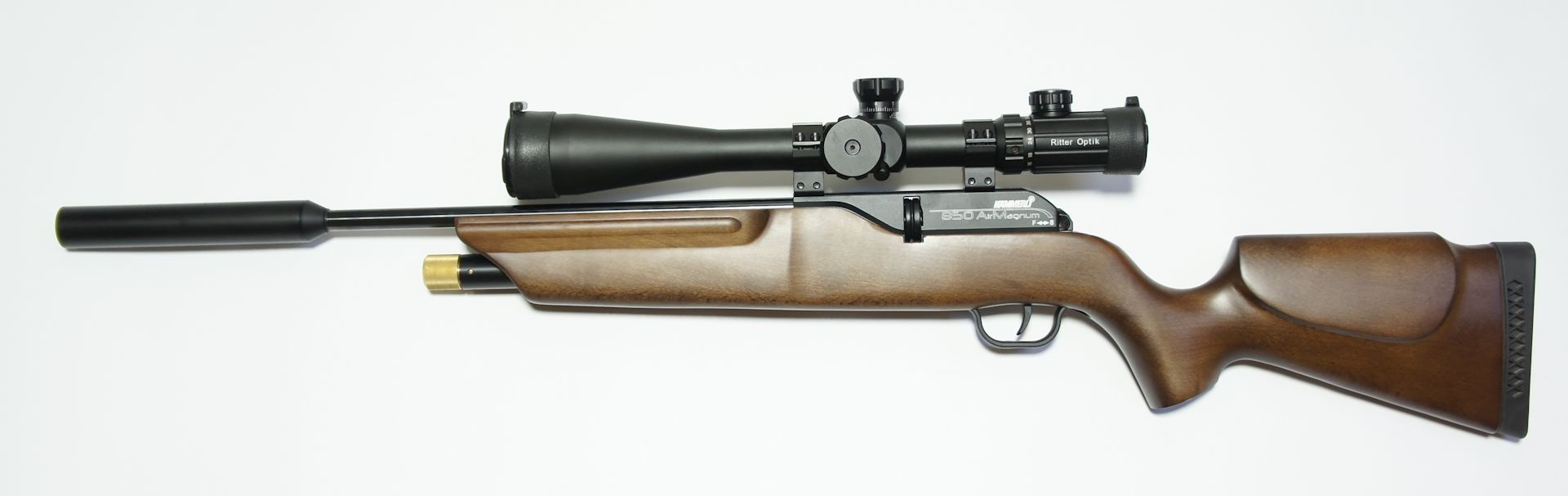 Bei diesem Montagebeispiel mit einem CO2 Gewehr 850 Airmagnum Classik harmoniert diese Optik aus praktischer Sicht sehr gut. Das herausragend Gute bei dieser Optik ist, das selbst die 40-fache Vergrerung bei kurzer Entfernung ab 10m sehr gut geschossen werden kann. Zum snipen ist das Scharfschtzenabsehen dieser Optik ideal.