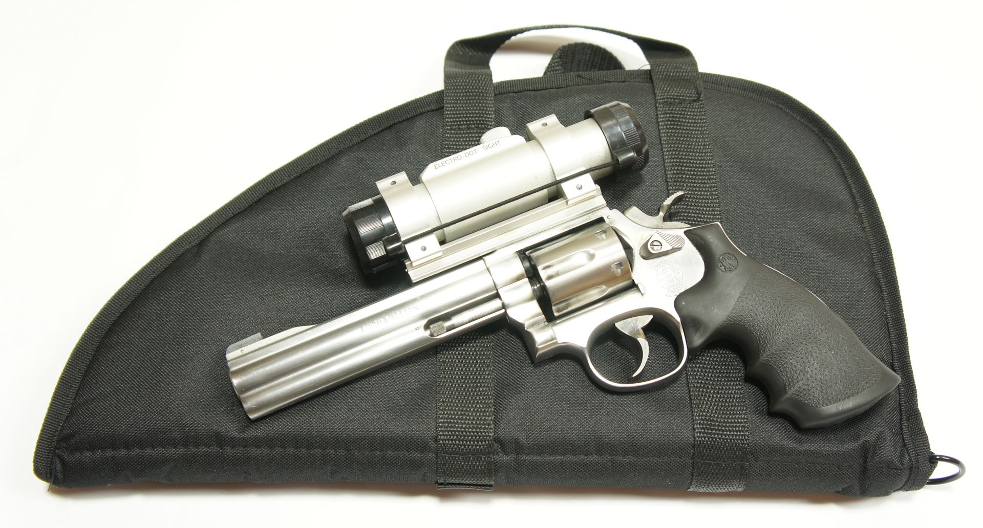 Die Tasche im Grenvergleich mit Revolver als Beisiel / Angebot gilt ohne  Waffe 