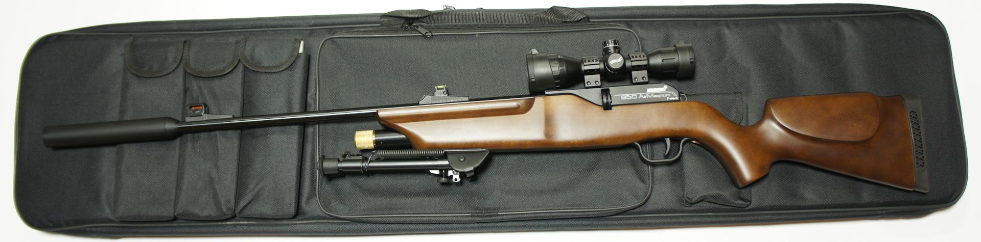 Hier, beim Luftgewehr mit dem Lochschaft, wre <a href=1340200_gewehrtasche_schiessmatte_gewehrfutteral.htm>so ein hheres Futteral</a> sehr gut passend. Die Abbildung zeigt das vorgeschlagene Futteral mit einem CO2 Gewehr aus meinem Angebot.