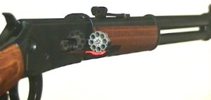 <a href=1050341.htm>So ein CO2 Gewehr Walther Leveraction</a> wre die perfekte Ergnzung. Darin passen die gleichen Geschosse, wie im Revolver.