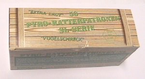 Ratterpatronen mit der Aufschrift "Vogelschreck"