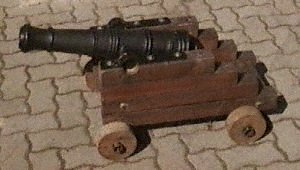 So etwa, könnte man die Lafette füe dieses Kanonenrohr bauen.