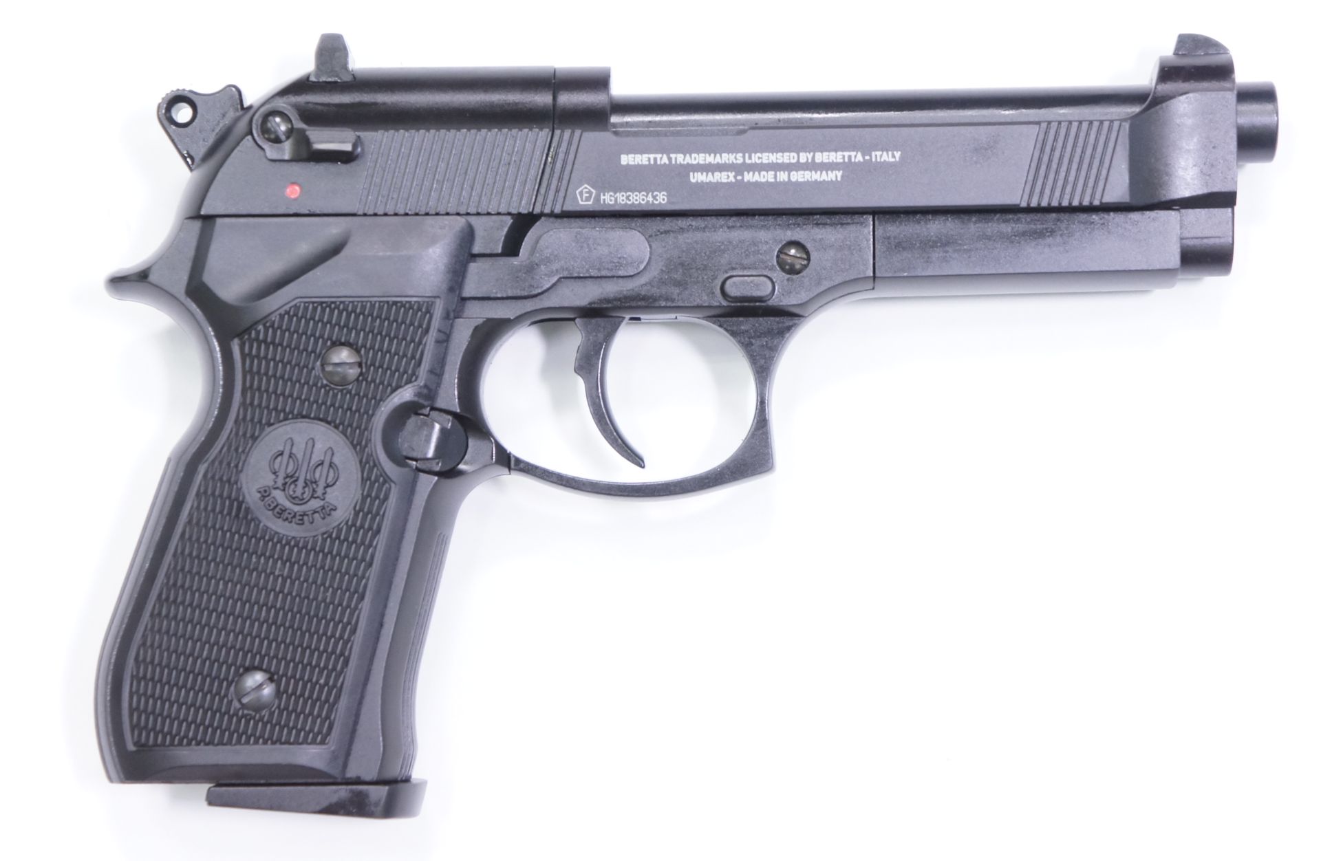 Von der rechten Seite ist die CO2 Pistole Beretta 92 FS genau so authentisch