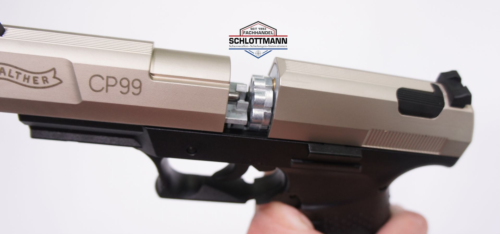 Hier sieht man das eingelegte Magazin in der Walther CP99