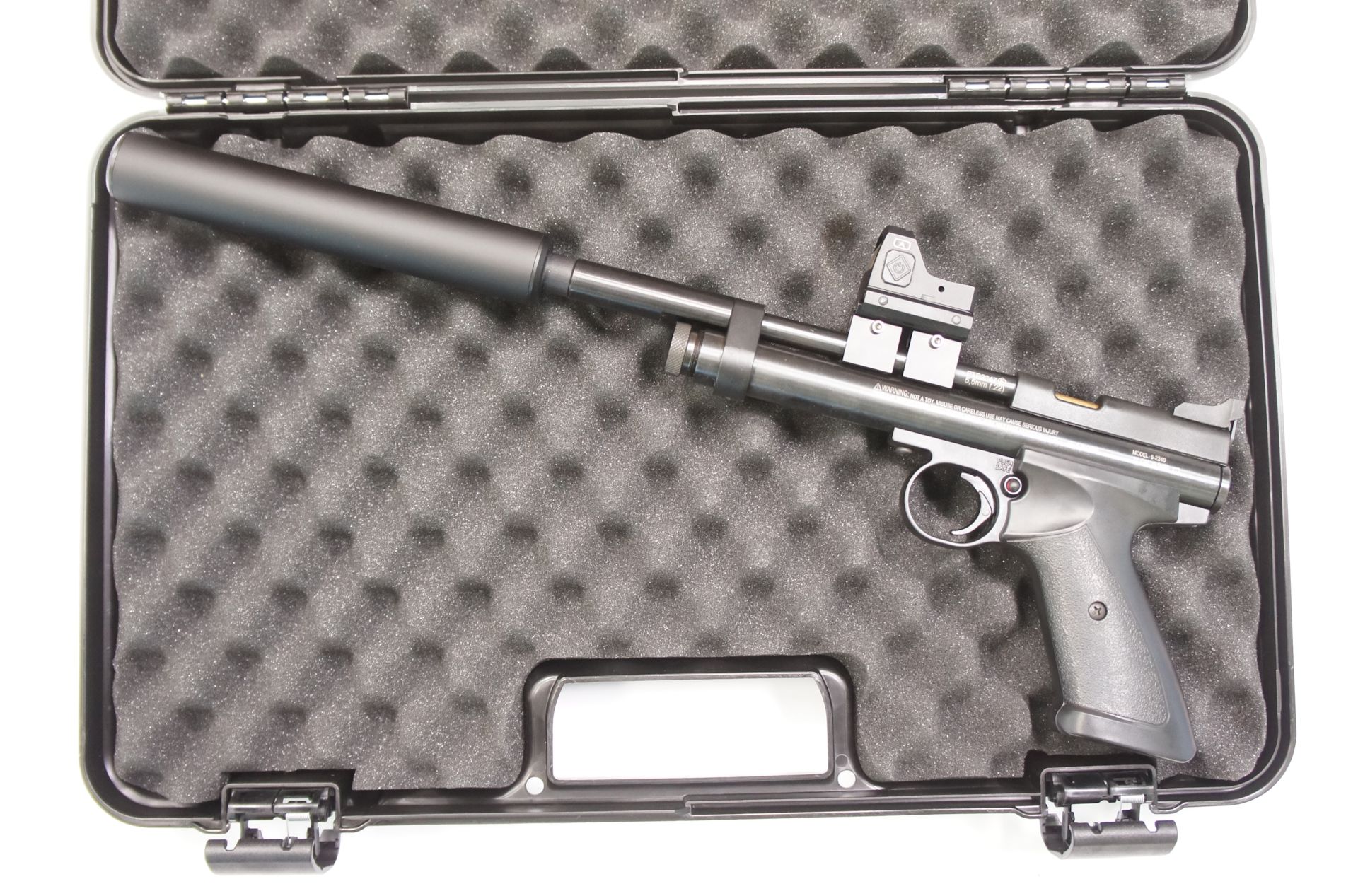 Die Pistole Crosman 2240 5,5mm Trophy mit Zubeh�r im Koffer