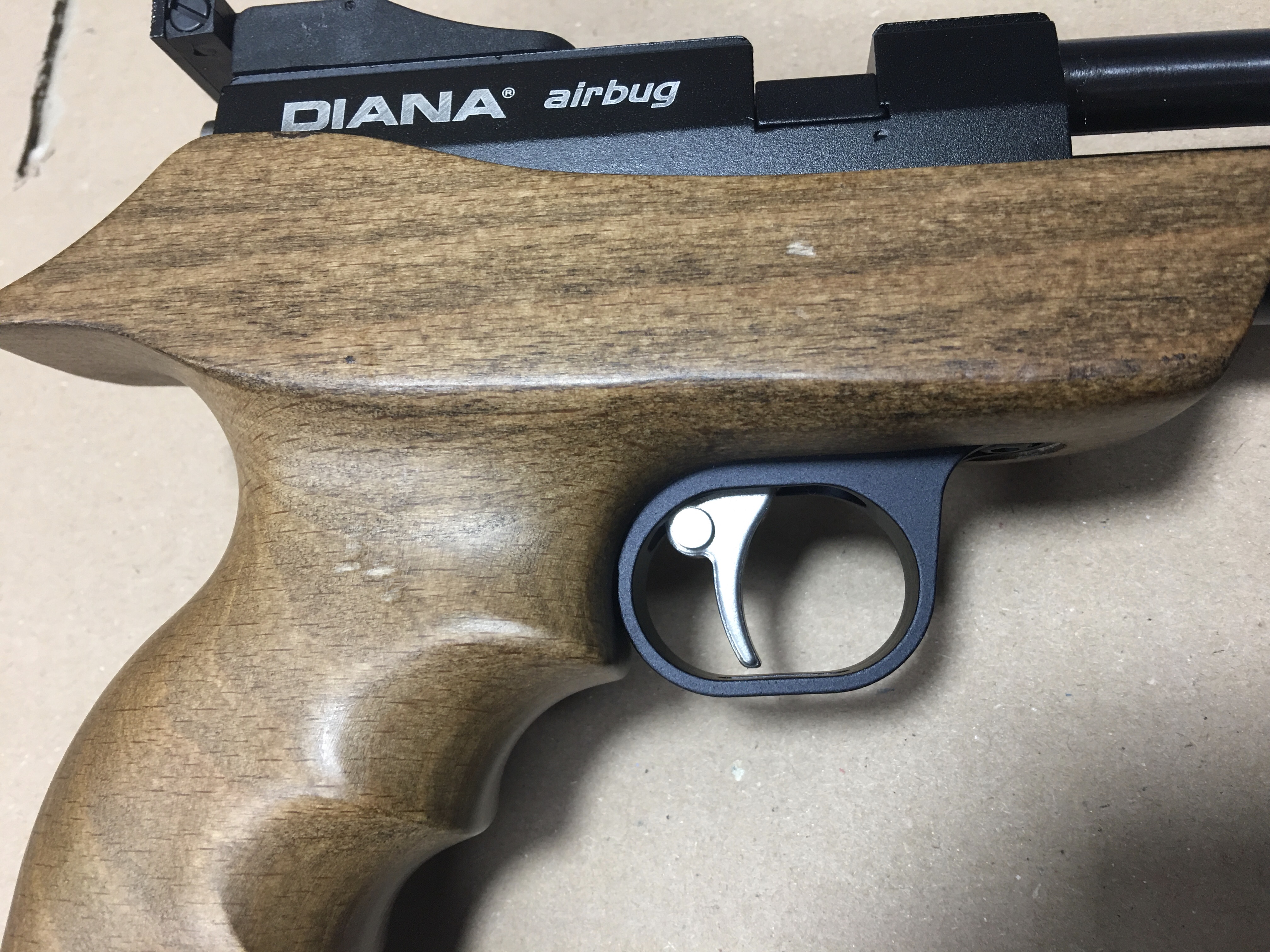 CO2 Luftpistole Diana airbug, F,  4,5mm, reduziert wegen mit kleinen Fehlern im Holz