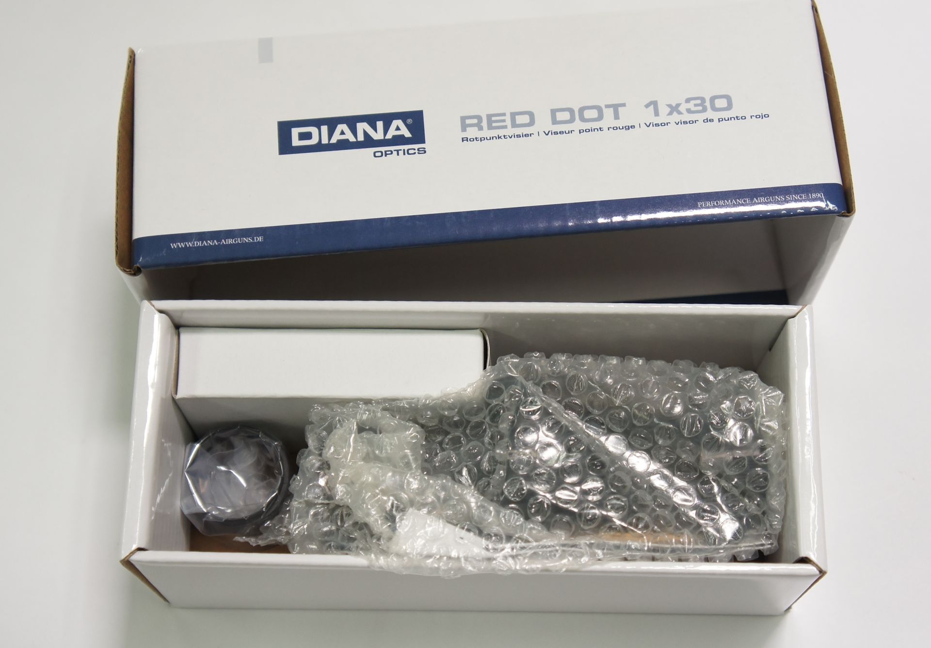 Das Diana Red Dot, Leuchtpunktvisier 1x30, 5 MOA kommt in sehr ansprechender Verpackung