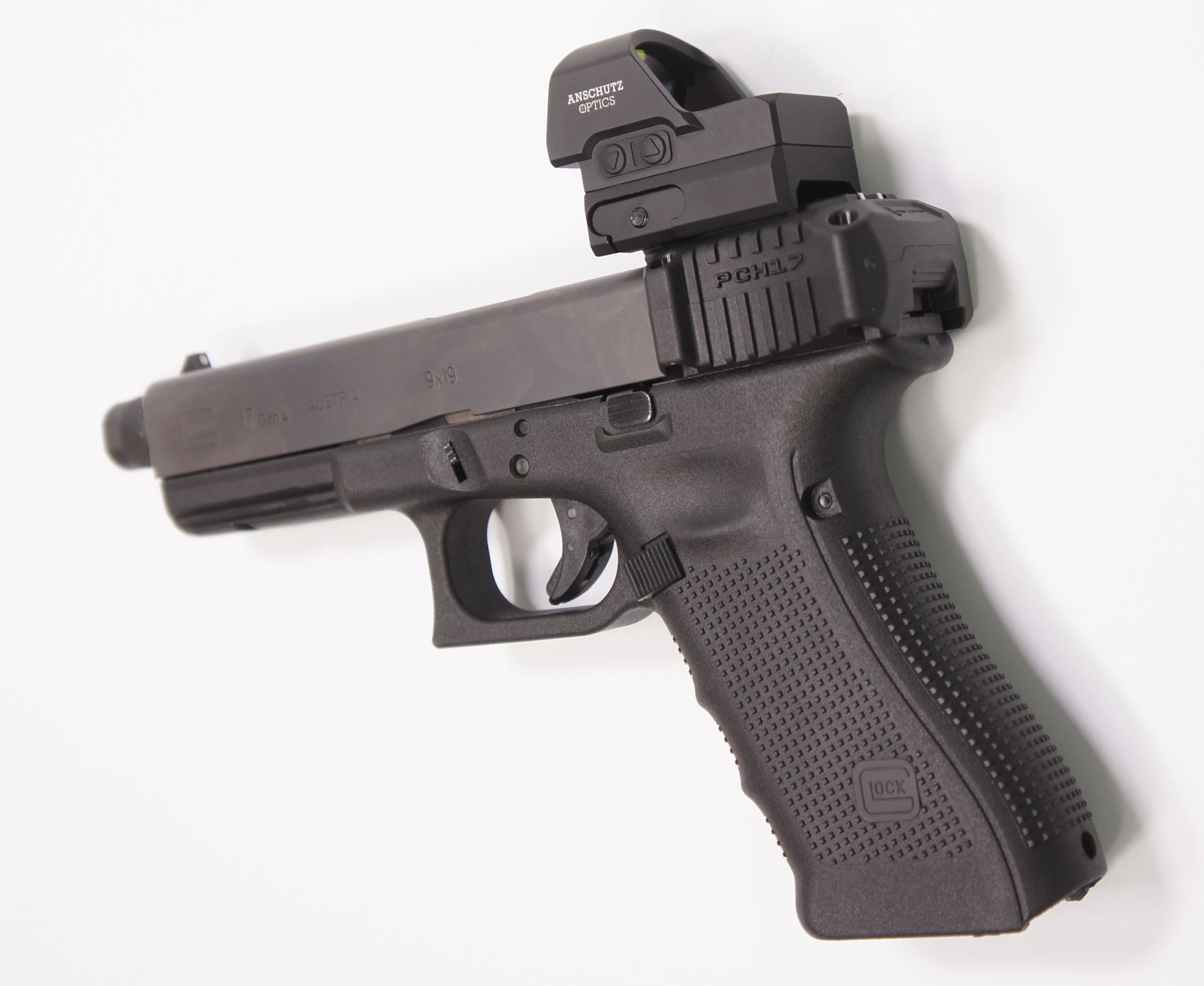 Montagebeispiel, mittels Adapter auf eine Glock 17 im Kaliber 9 mm Luger gesetzt