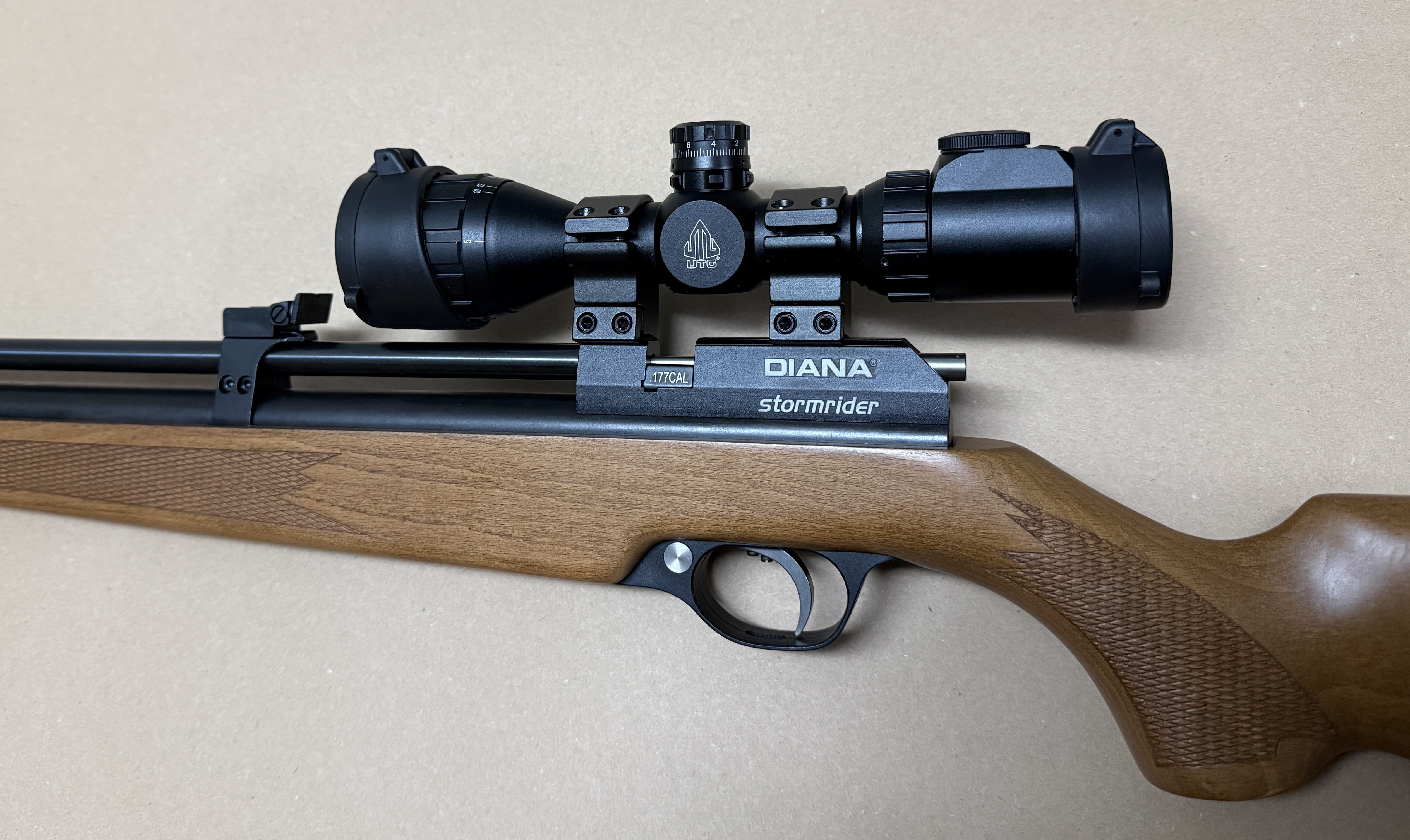 Montagebeispiel mit Luftgewehr <A href=PCP-Luftgewehr-DIANA-STORMRIDER-im-Kaliber-4-5-mm-mit-hoelzernem-Schaft-F-mit-Regulator>Diana Stormrider</a>