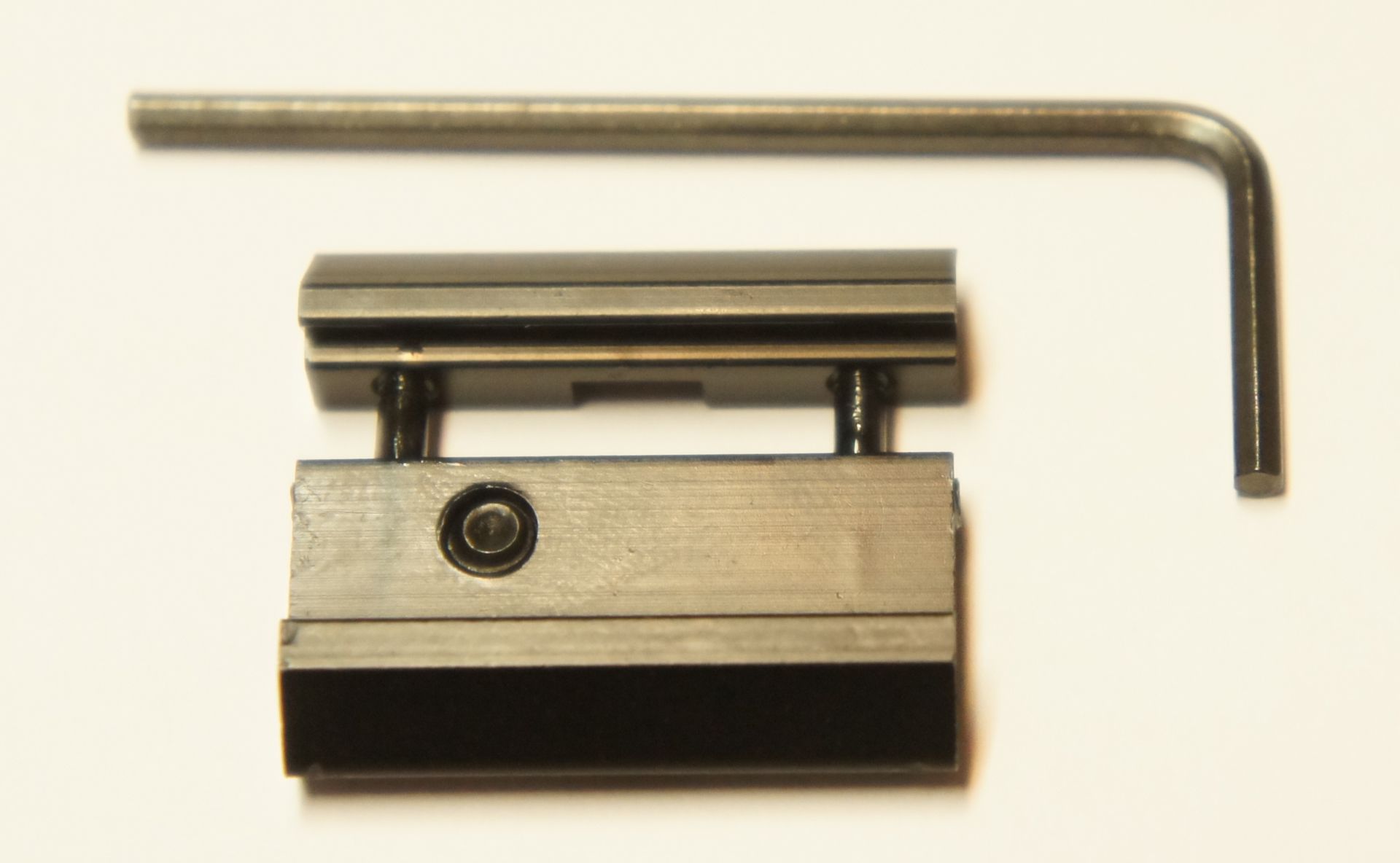 Solche Montagefu- Adapter dienen dazu, Ringe mit Weaver Profil auf einem Luftgewehr mit 11mm Schiene zu befestigen.