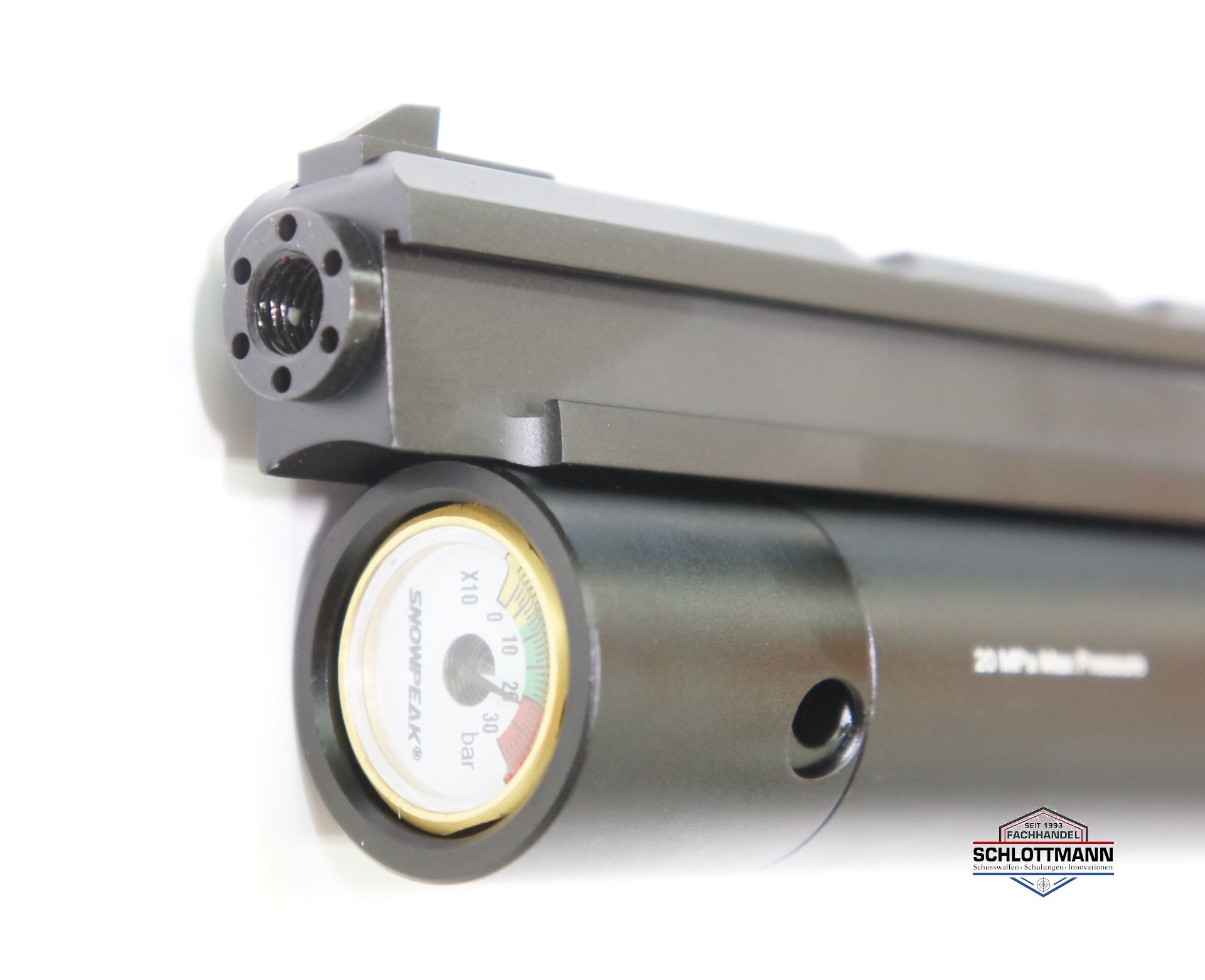 An der Luftpistole airmaX PP700S-A kann mittels Adapter auch ein Schaldämpfer befestigt werden.