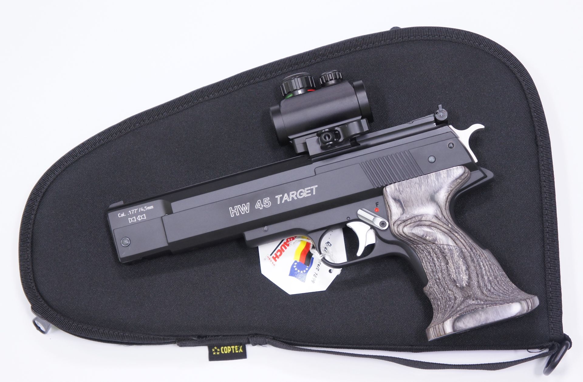 Als Zubehr fr die HW 45 Target RTU mit aufgesetzter Optik kann ich Ihnen <a href=1340088.htm> solche praktische Pistolentasche </a> fr Aufbewahrung und Transport anbieten. Die Tasche wre mittels Vorhngeschloss abschliebar.