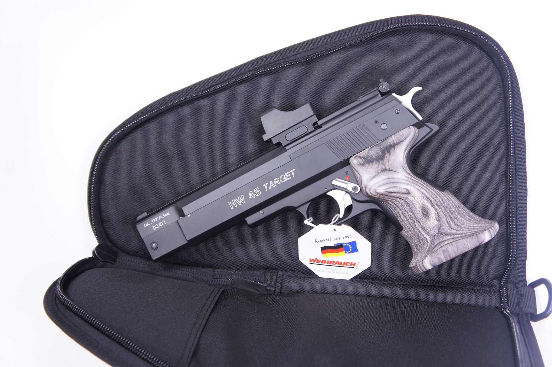 Als Zubehr fr die HW 45 Target RTU mit aufgesetzter Optik kann ich Ihnen <a href=1340088.htm> solche praktische Pistolentasche </a> fr Aufbewahrung und Transport anbieten. Die Tasche wre mittels Vorhngeschloss abschliebar.