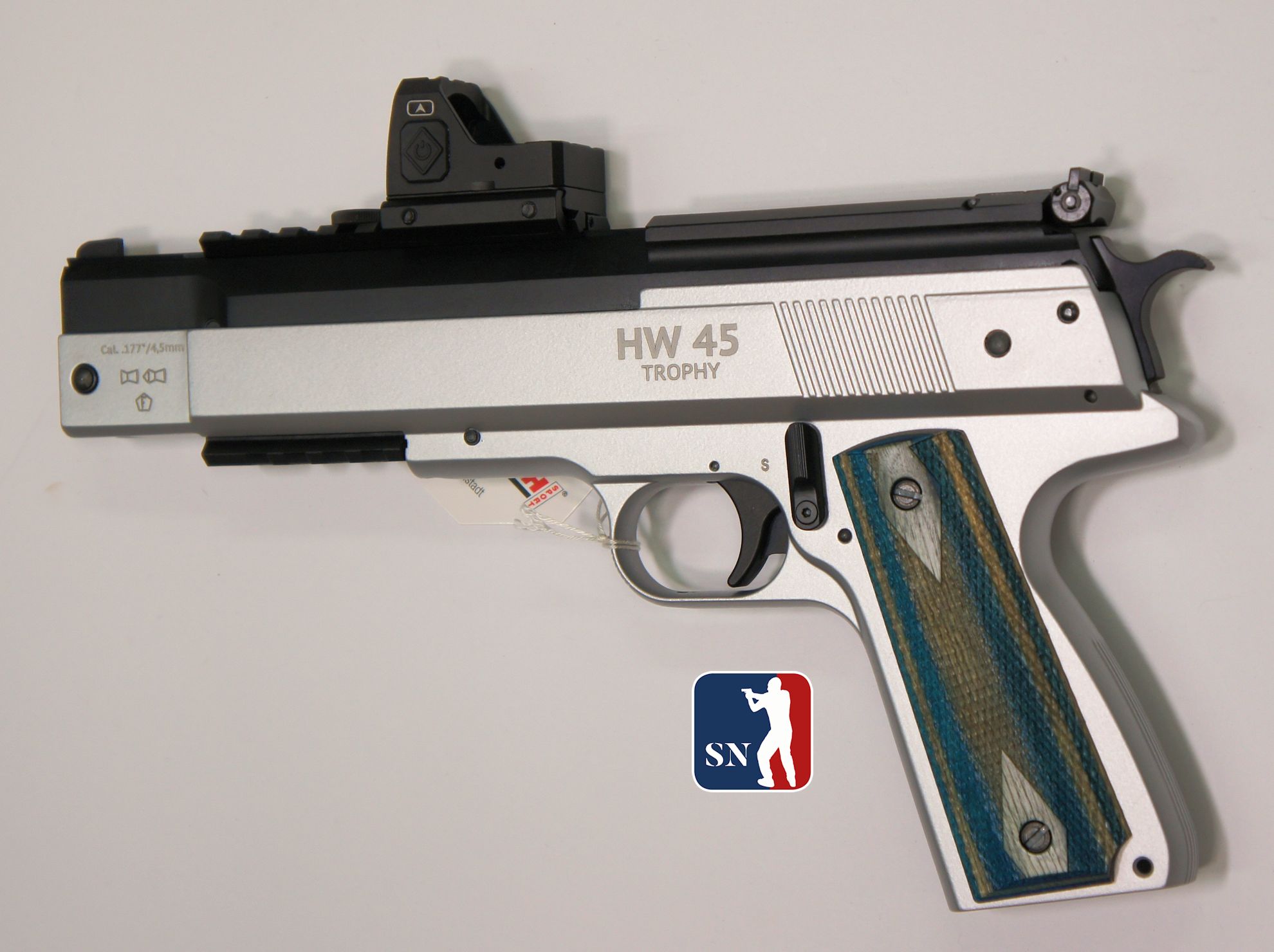 Montagebeispiel f�r ein Optik- Set mit extra angepasster Montageschiene