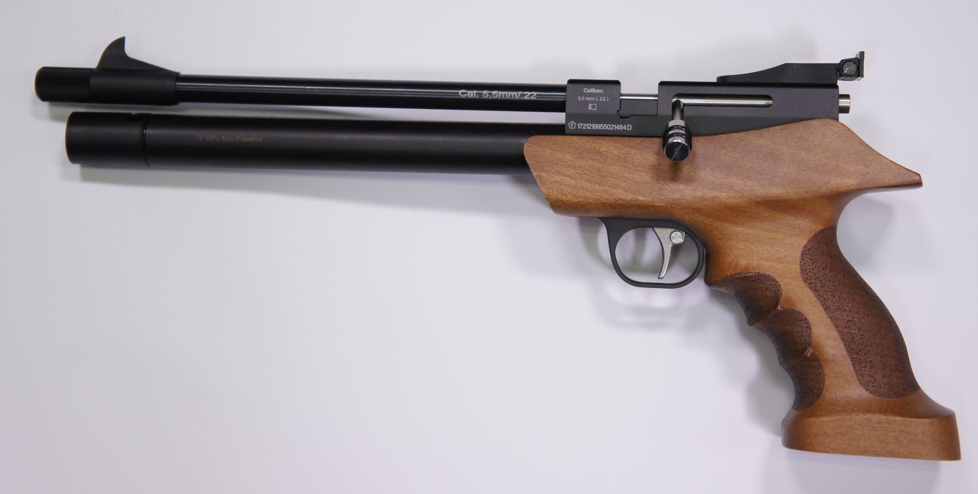 Repetier- Luftpistole Diana Bandit im Kaliber 5,5mm ohne Schalldämpfre und dafür mit aufgesetzter Mündungsmutter