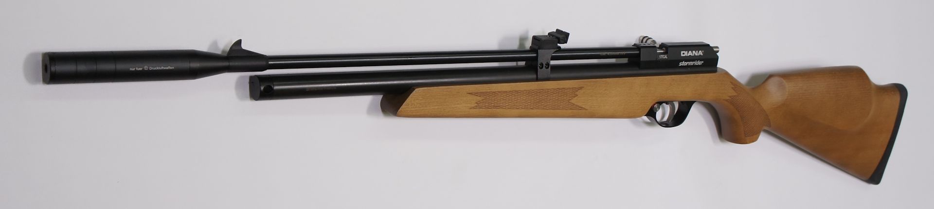 PCP Luftgewehr DIANA STORMRIDER im Kaliber 4,5 mm mit hölzernem Schaft, F
