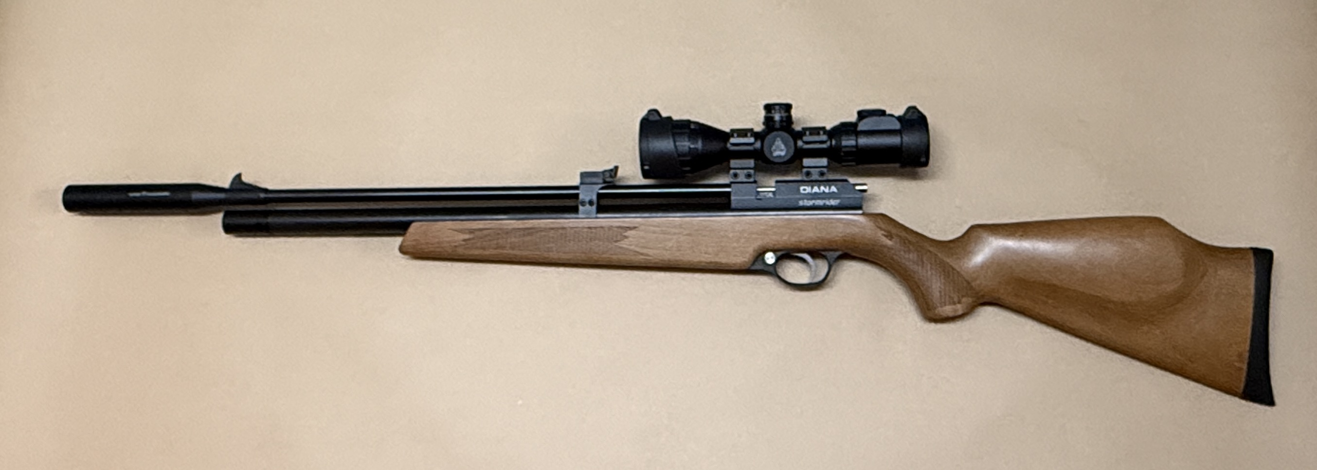 PCP Luftgewehr DIANA STORMRIDER im Kaliber 4.5 mm mit h�lzernem Schaft, F,  mit Regulator