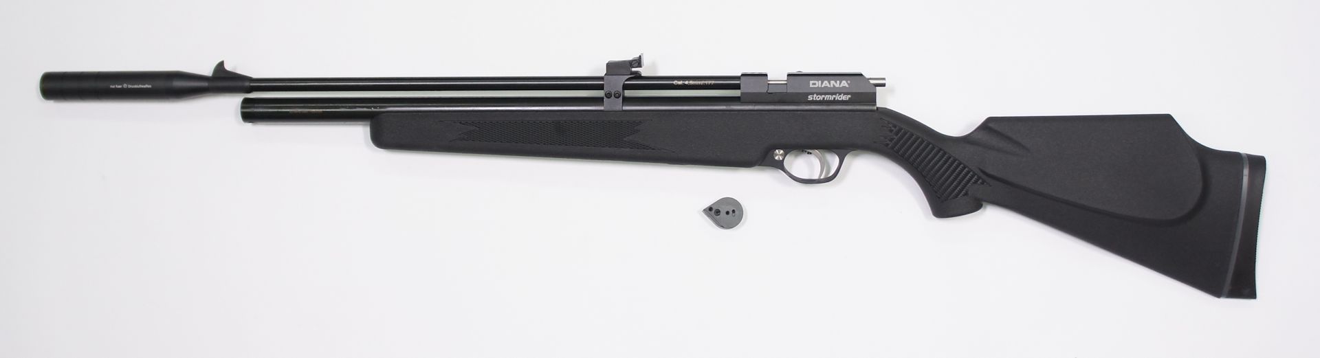Das DIANA Pressluftgewehr STORMRIDER  kann im Einzelschuss-Modus und auch mit dem mitgelieferten 9-Schuss Magazin betrieben werden.