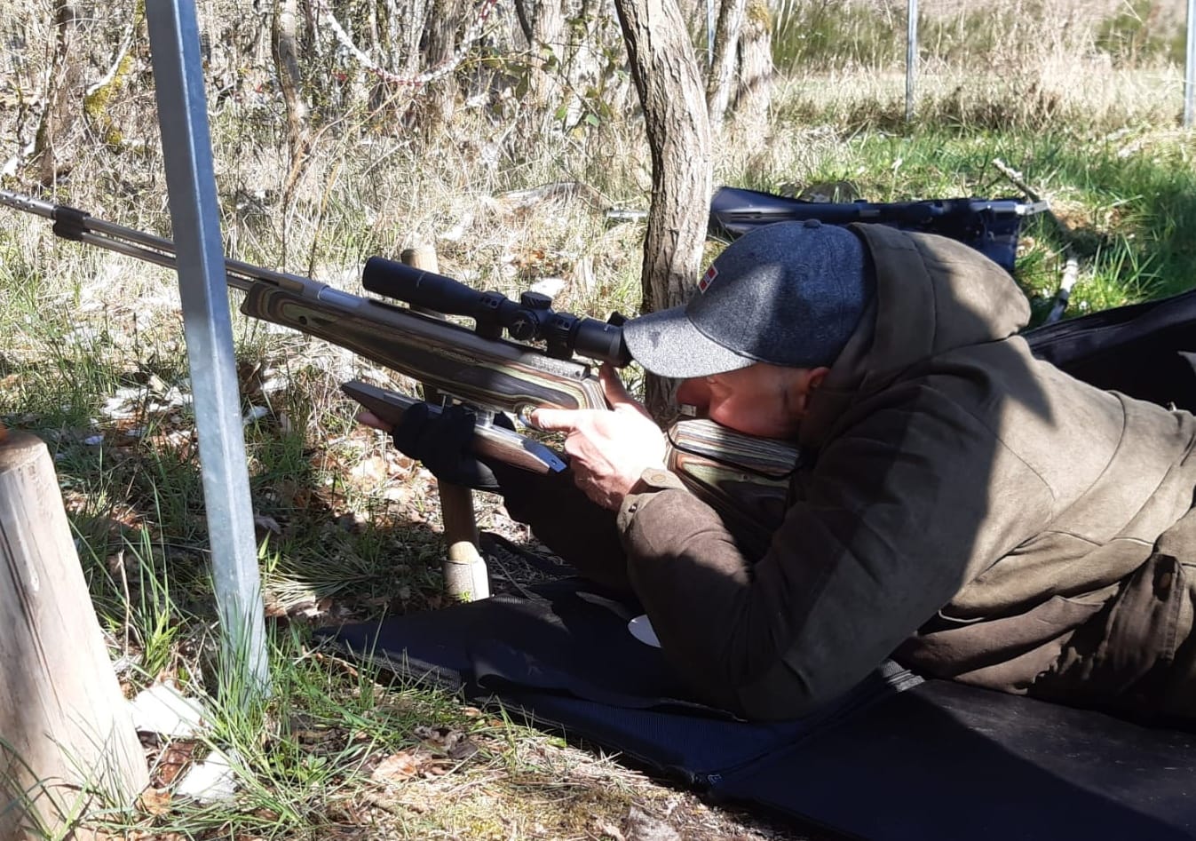 Beim Hessen-Open-HFT-2022 hat Schtze Sascha Pallak mit seinem neuen Gewehr HW 77 K sd  mit so einem Gewehr in optimierter Konfiguration einen guten 3. Platz erreicht.