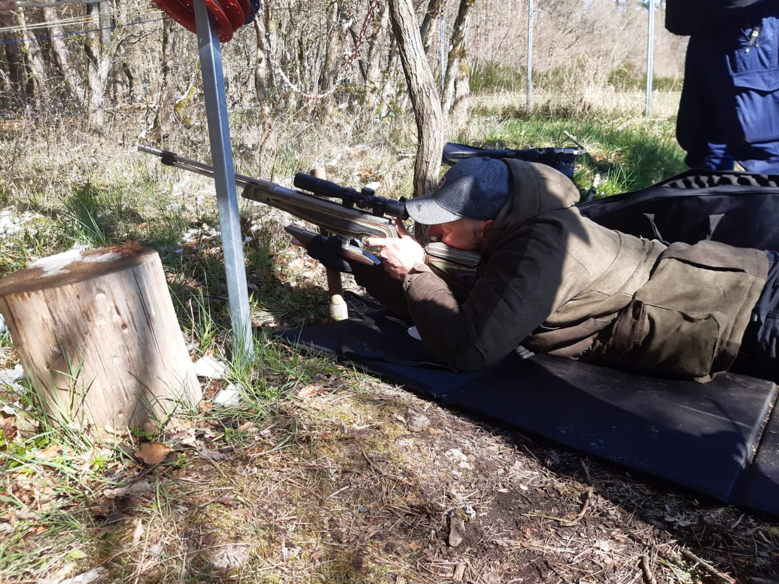 Beim Hessen-Open-HFT-2022 hat Schtze Sascha Pallak mit seinem neuen Gewehr HW 77 K sd  mit so einem Gewehr in optimierter Konfiguration einen guten 3. Platz erreicht.