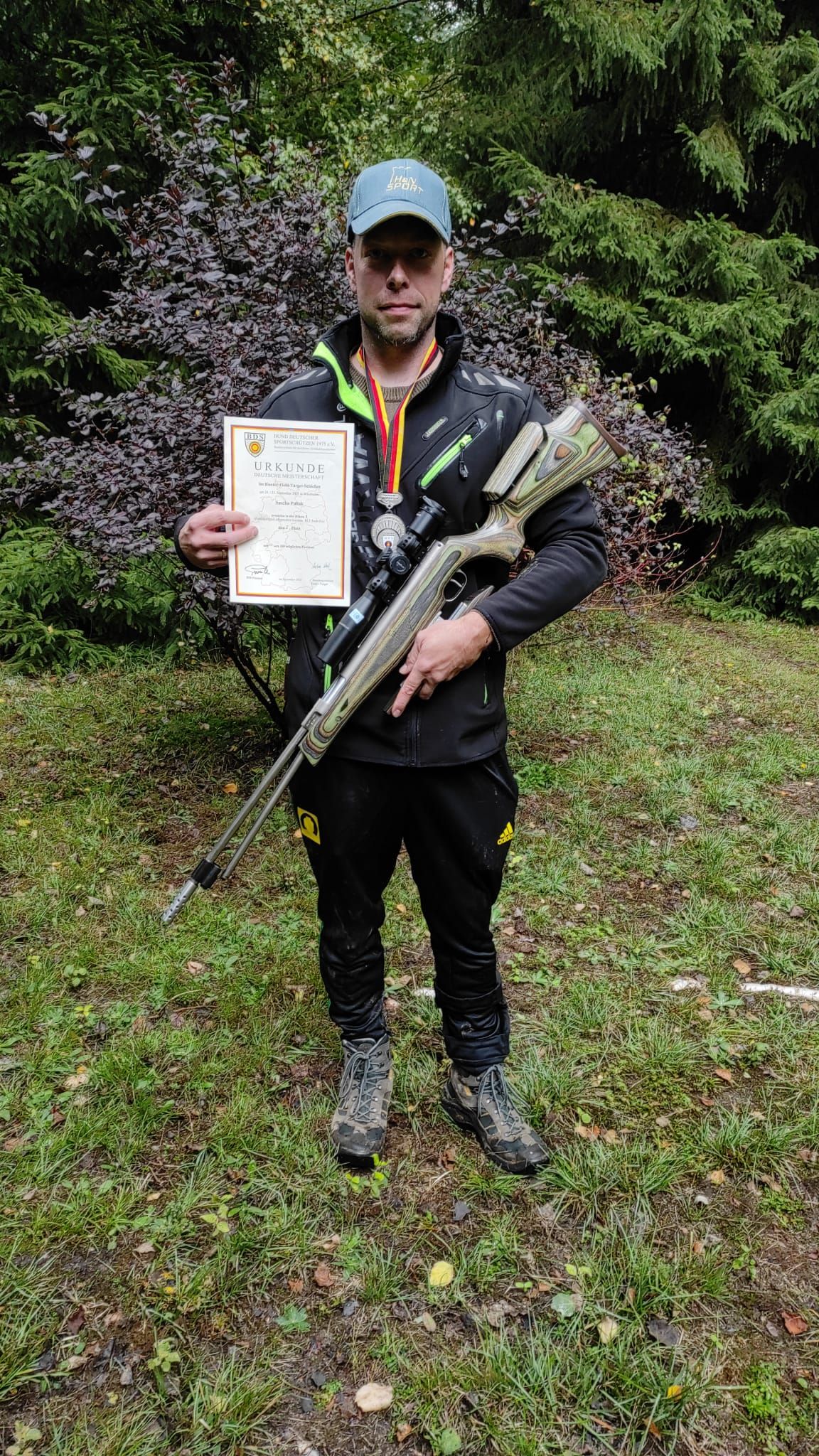 Sascha hat mit seinem Luftgewehr HW 77 K sd und eingebautem <a href=11668-NK-77GB17.htm>Notex- Tuningkit </a> bei der Deutschen Meisterschaft M 2022 der 2. Platz im HFT erreicht.