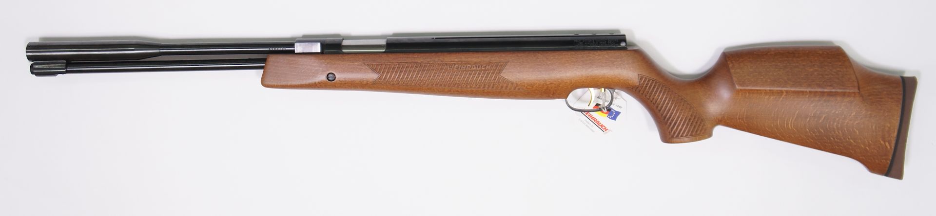 Das Luftgewehr HW 97 im Kaliber 4,5mm mit Schaft aus Holz, ist für das Schießen mit einem Zielfernrohr ausgelegt und hat den famosen Sportabzug Modell Rekord eingebaut.