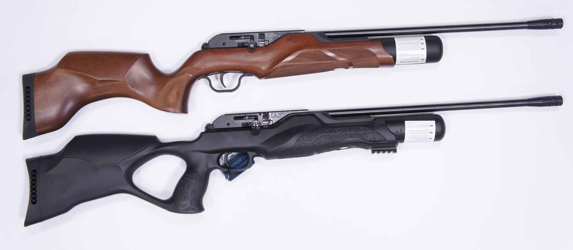Bildlicher Vergleich der PCP Luftgewehre Walther Rotex RM8 mit Holzschaft oder Synthetikschaft von Rechts.