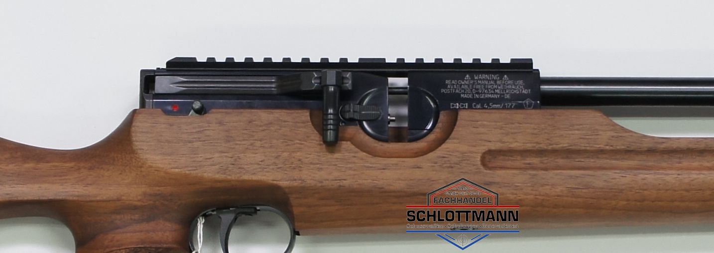 Hier sehen Sie sehr schn die (seit 2020) neuen Details am Luftgewer HW 100. Das sind der Biathlon-Hebel und die zustzliche, 21mm breite Schiene fr Optiken