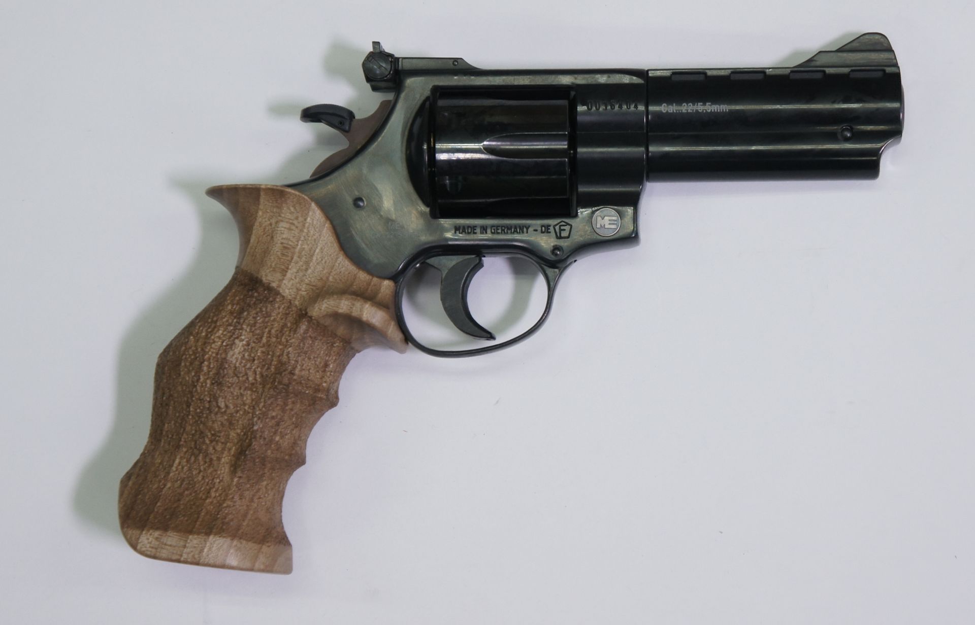 Für diesen Revolver ist nun ein <a href= 2607330-NB.htm>Sportgriff für Rechts- und Linkshänder</a> verfügbar.