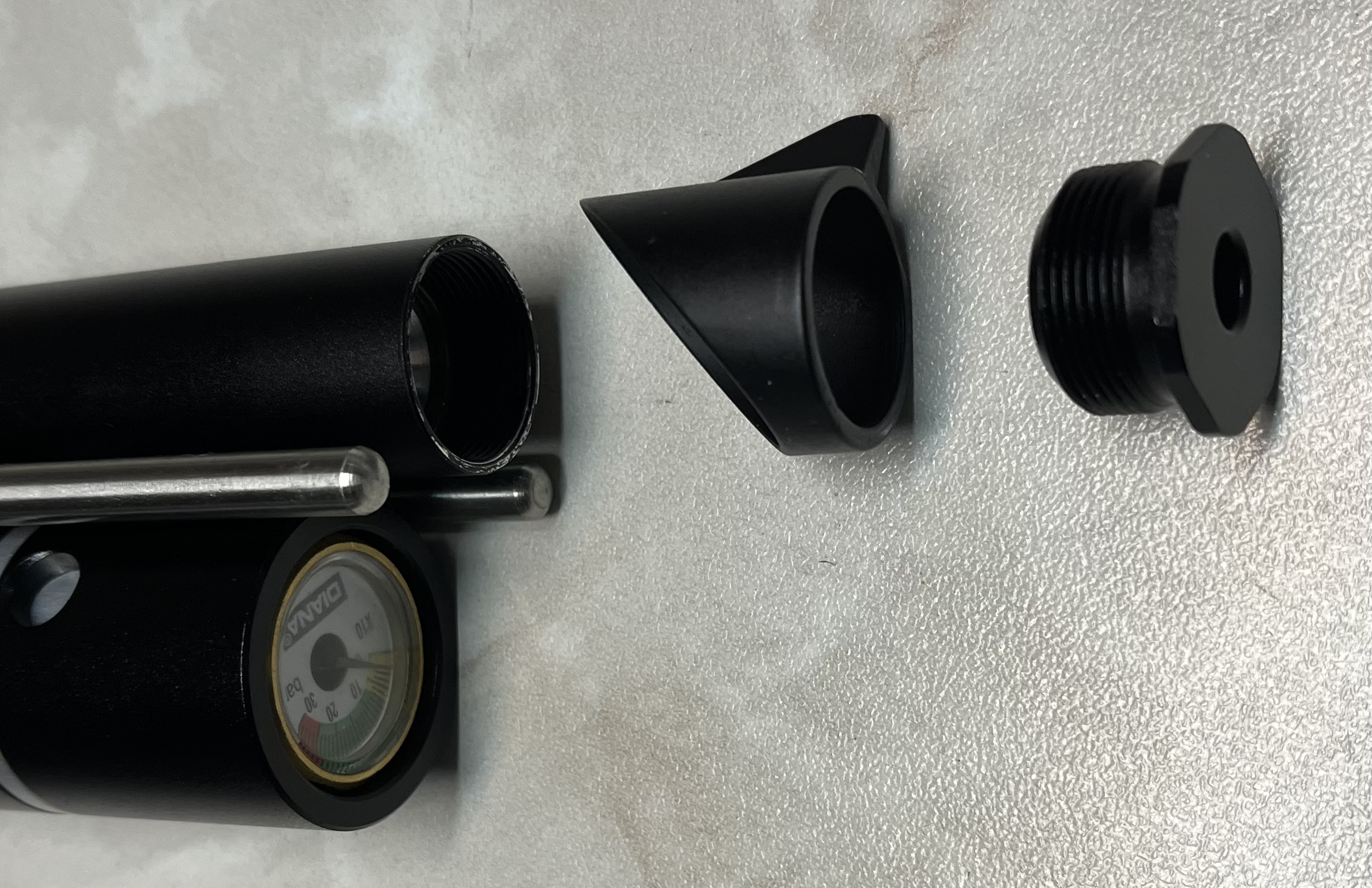 Die Mndungsmutter an der Luftpistole airmaX PP750 kann mit einem Schlssel (22,5 mm) gelst werden.