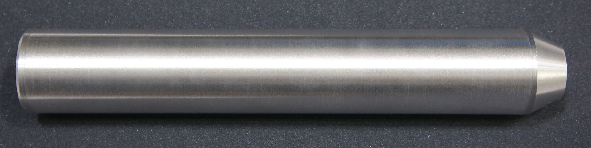 blanker Schalldämpfer aus gebürstetem Aluminium für Druckluftwaffen im Kal. 4Komma5 und 5komman5mm mit Laufgewinde 0.5 Zoll UNF20