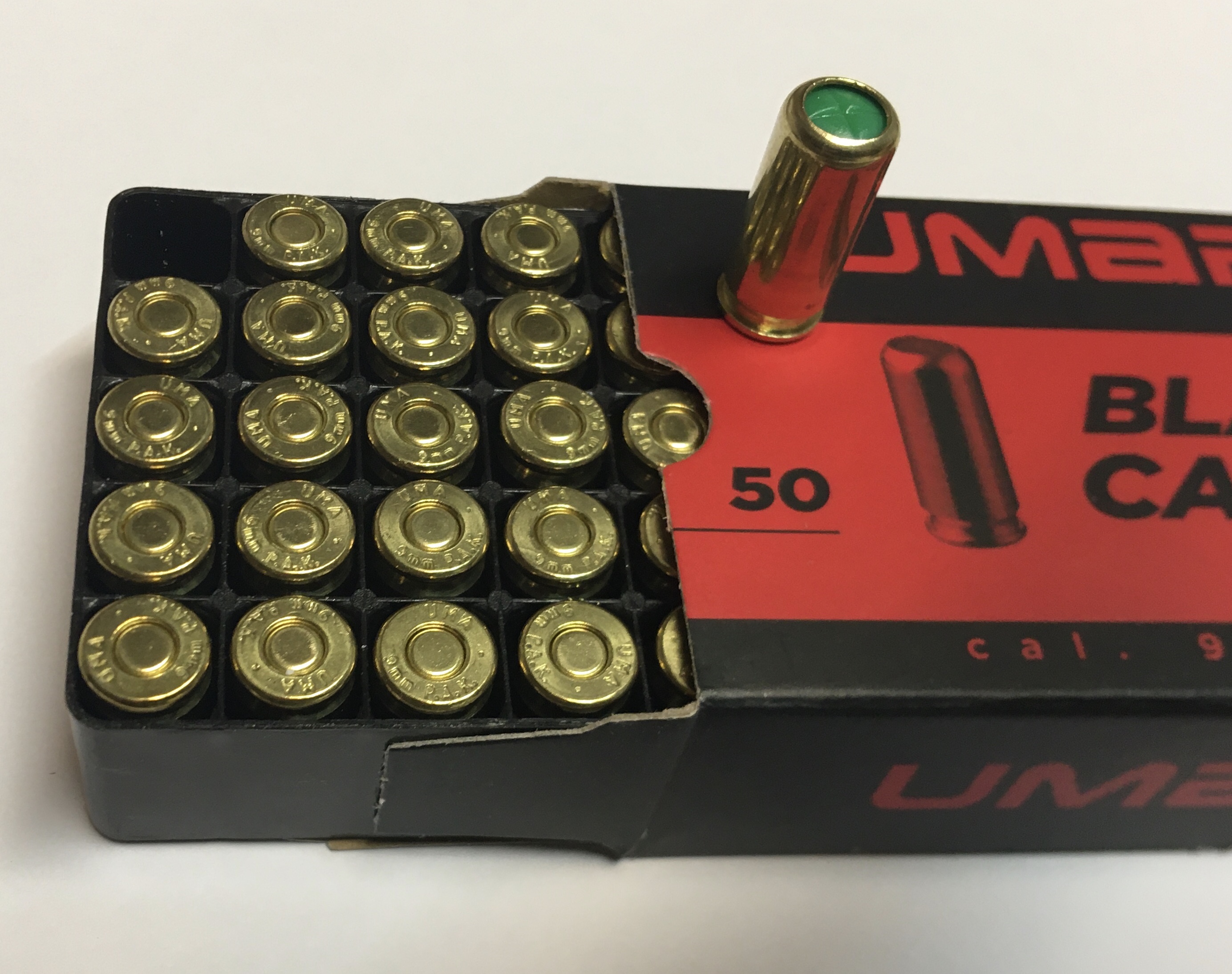  Faltschachtel mit 50 Schuss Platzpatronen im Kaliber 9mm P.A. für Schreckschusspistolen und Gaspistolen.