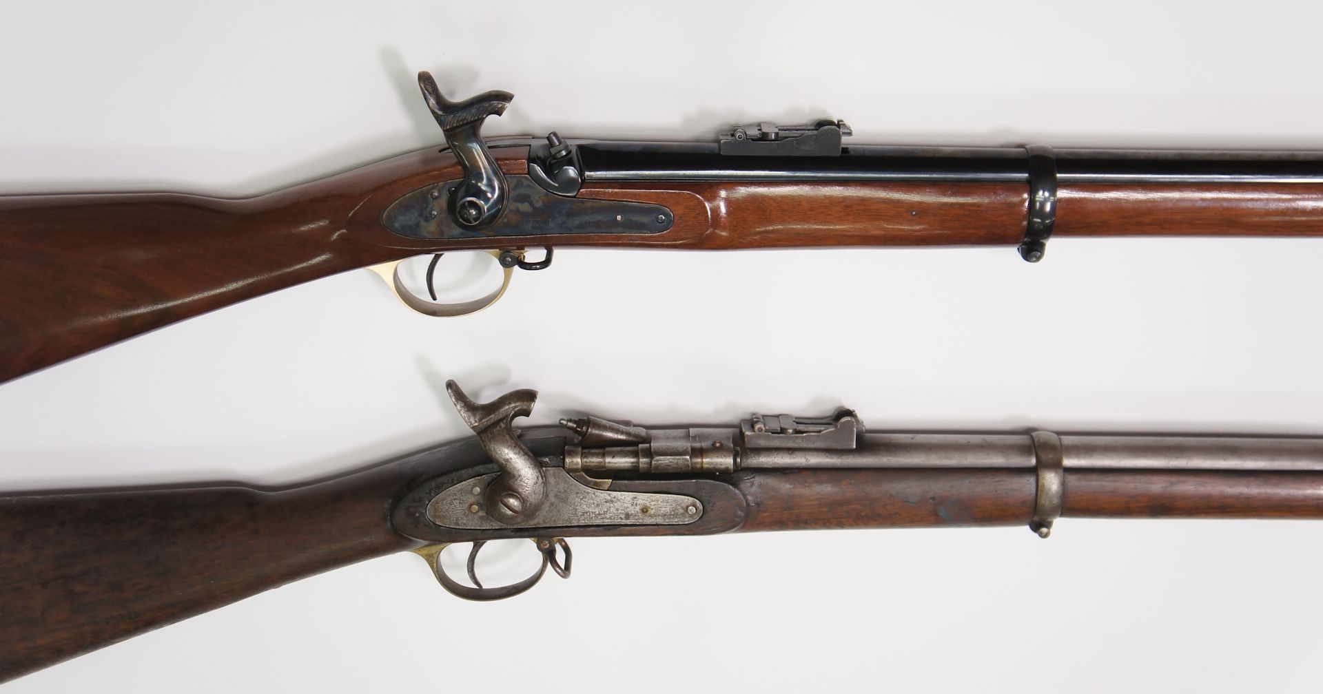 Zum Vergleich: Vorderladergewehr Modell 1853 Enfield Kaliber .58 im Vergleich mit einem Hinterlader .577 Snider