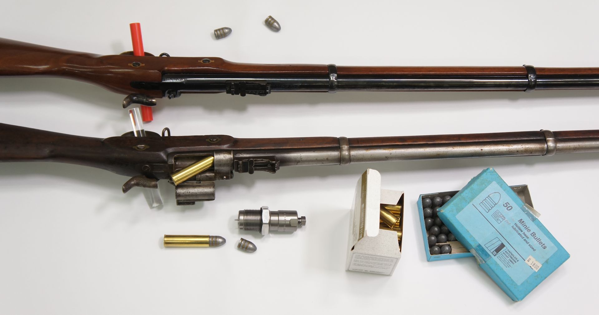 Vorderladergewehr Modell 1853 Enfield Kaliber .58 im Vergleich mit einem Hinterlader .577 Snider Vorderladergewehr Modell 1853 Enfield Kaliber .58 im Vergleich mit einem Hinterlader .577 Snider