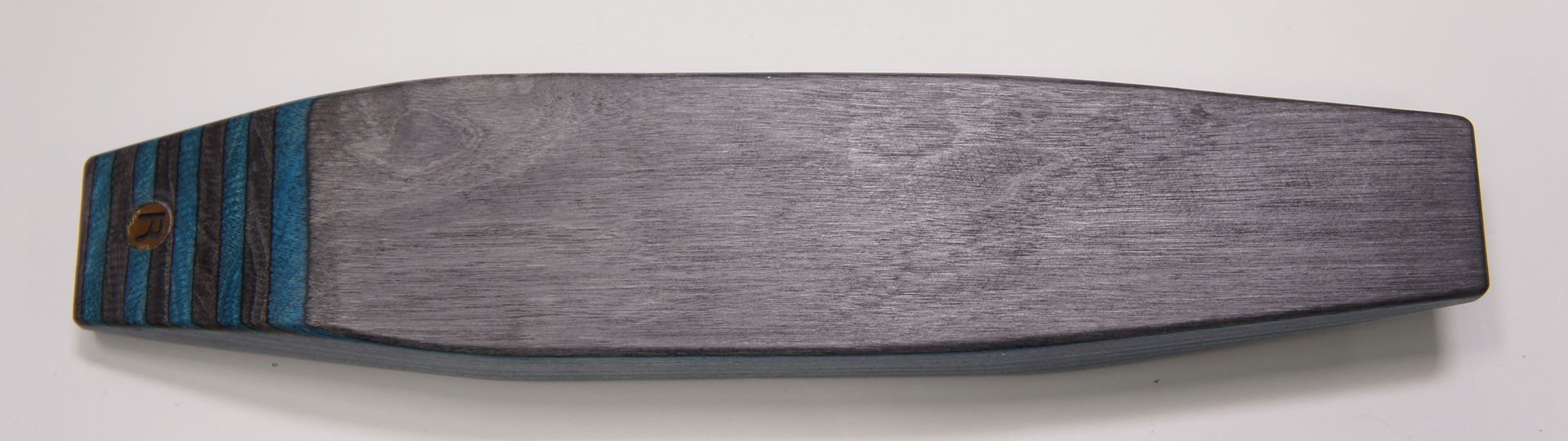 Schiffchen,kurz aus schwarz-blauem Schichtholz, glatt, ohne Punzierung, ohne L�cher