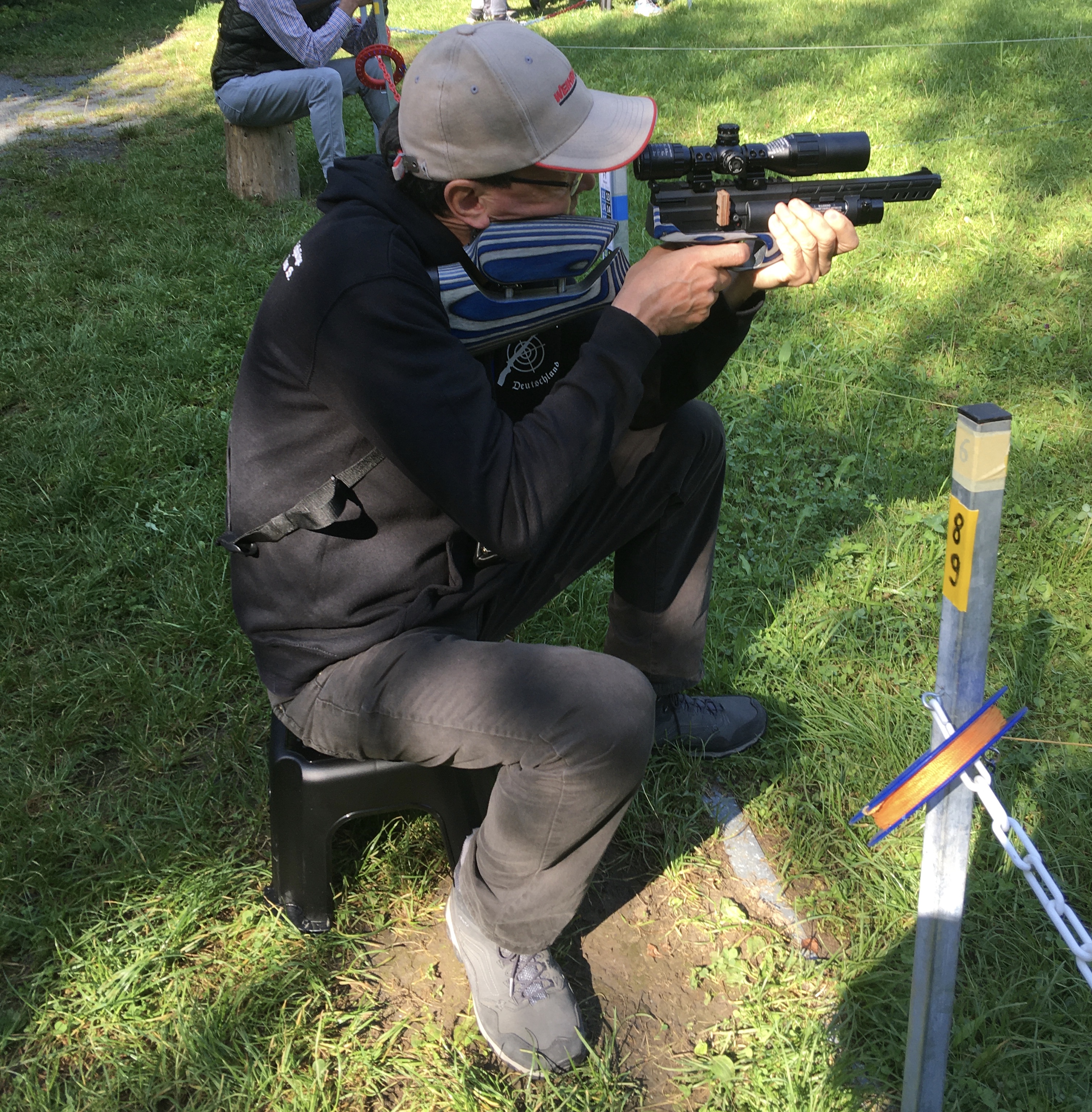 Mit so einem Anschlagschaft hatte ich beim ersten FT Wettkampf (Luftpistole als Pistolenkarabiner) in Kölschhausen Freude und Erfolg