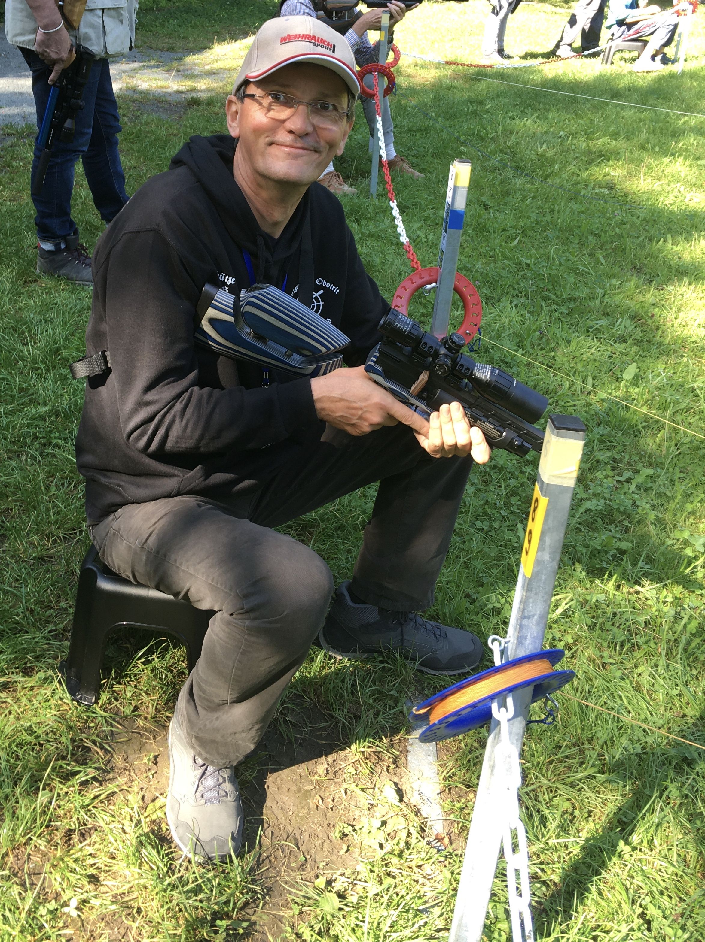 Das Bild vom 1. Wettkampfschieen mit Pistolenkarabinern in Klschhausen 2021 lsst ahnen, wieviel Freude es macht. Mit der sehr gnstigen <a href=1160035-45.htm>PCP Luftpistole airmaX PP700S-A</a> hat man dafr eine famose Basiswaffe.